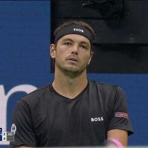 在场上发带戴反，弗里茨：怎么没人提醒我