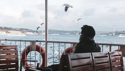 皇冠体育官网-LPL赛事整活：先别管赢不赢，就说来没来吧